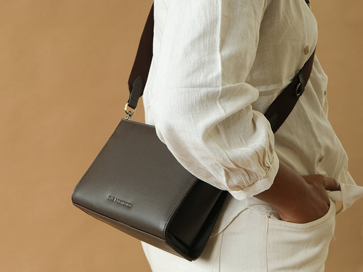 Vera Compact Sling / Dark Tan