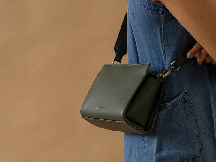 Vera Compact Sling / Emerald Green