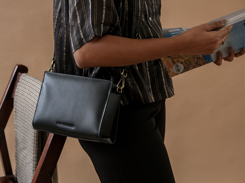 Vera Compact Sling / Black