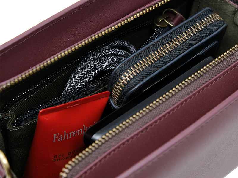 Vera Compact Sling / Burgundy