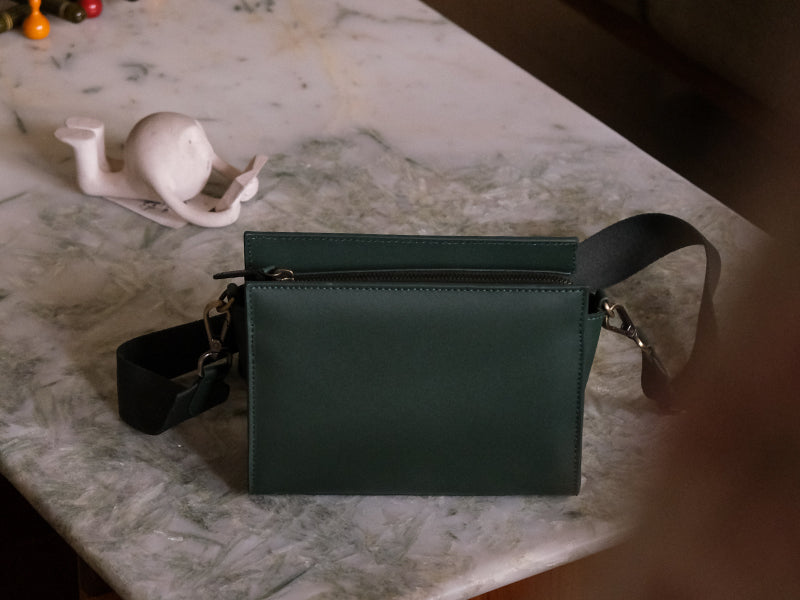 Vera Compact Sling / Emerald Green